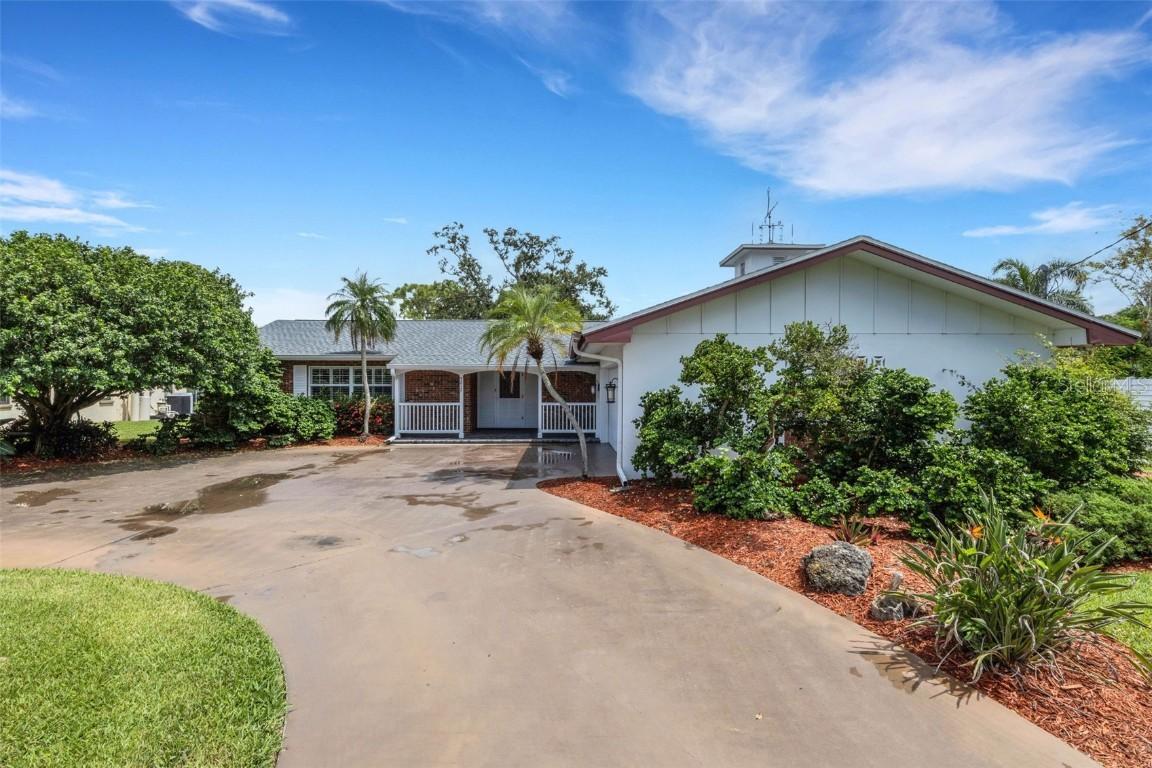 5217 Canterbury Dr., Sarasota, FL 34243