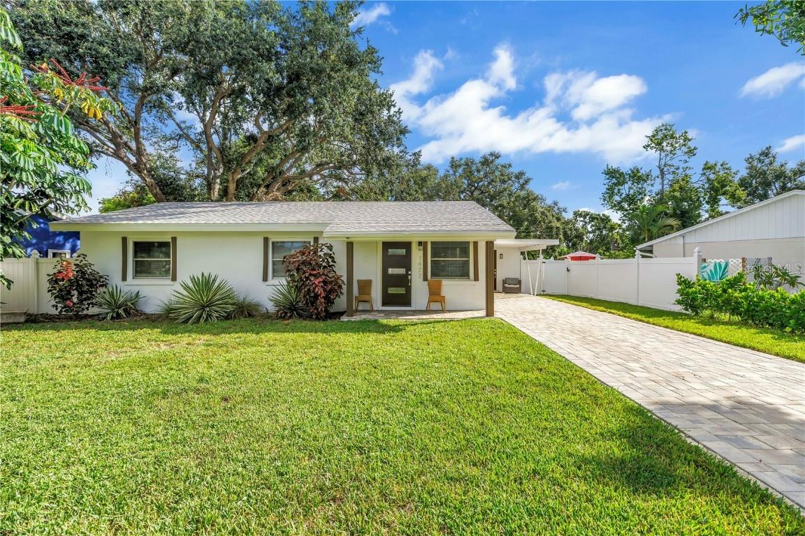 1477 S School Ave., Sarasota, FL 34239