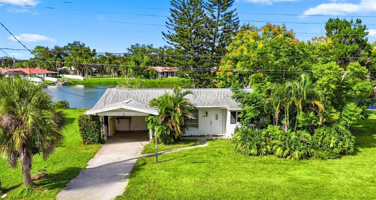 209 Lake Shore Dr., Nokomis, FL 34275