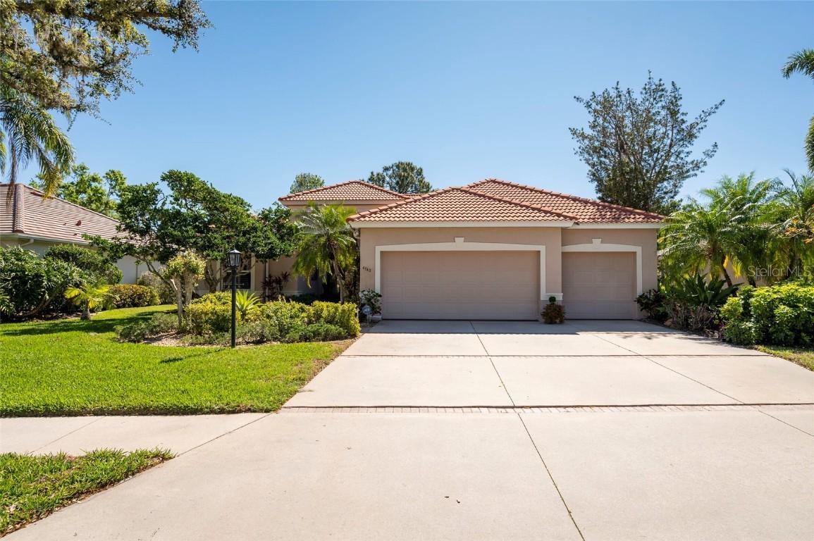 4740 Carrington Cir., Sarasota, FL 34243