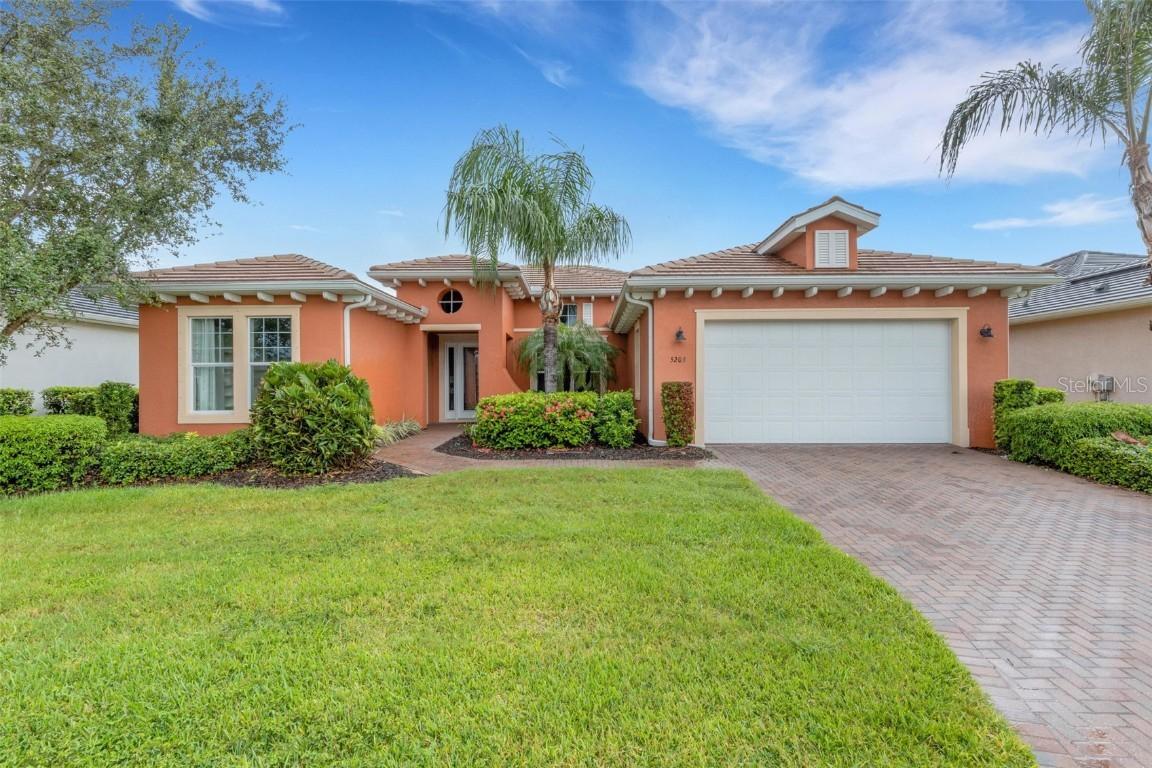 5203 Lake Overlook Ave., Bradenton, FL 34208
