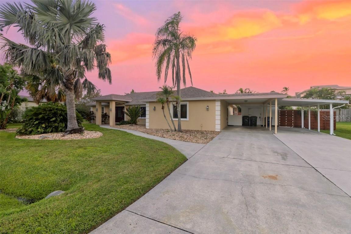 6454 Beechwood Ave., Sarasota, FL 34231