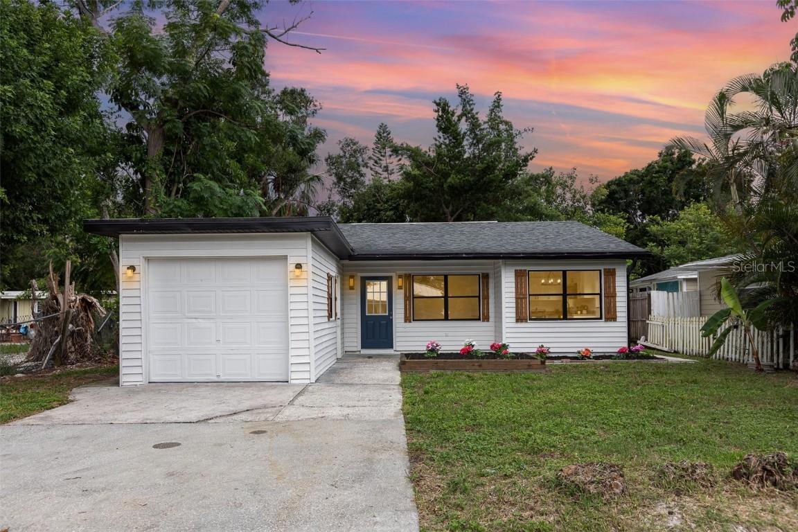 2916 Hawthorne St., Sarasota, FL 34239