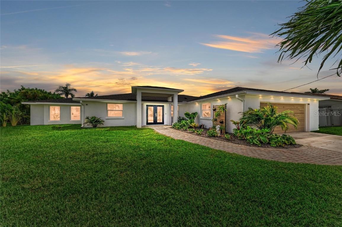 668 Key Royale Dr., Holmes Beach, FL 34217