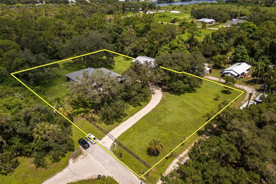 2391 Lippincott Rd., Alva, FL 33920
