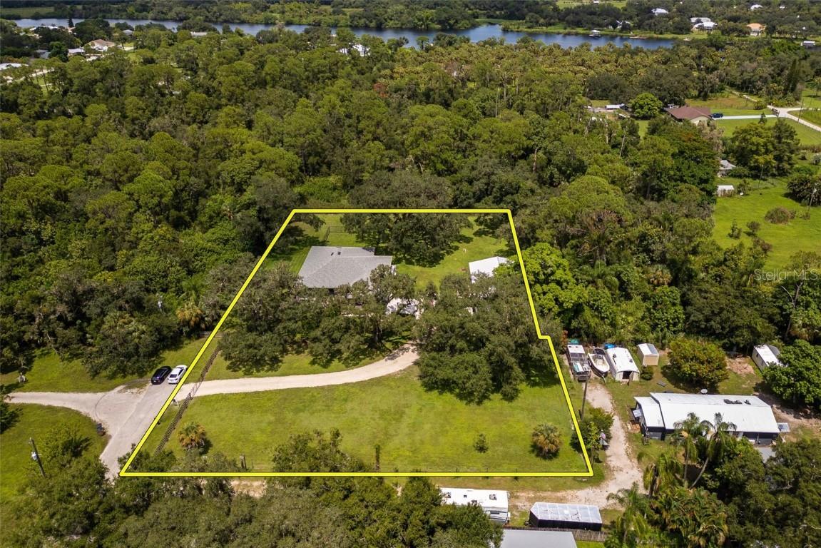 2391 Lippincott Rd., Alva, FL 33920
