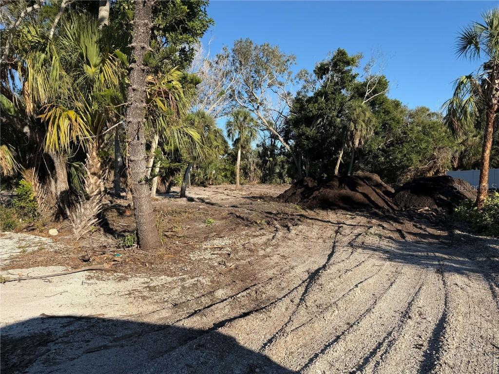 580 Neptune Ave., Longboat Key, FL 34228