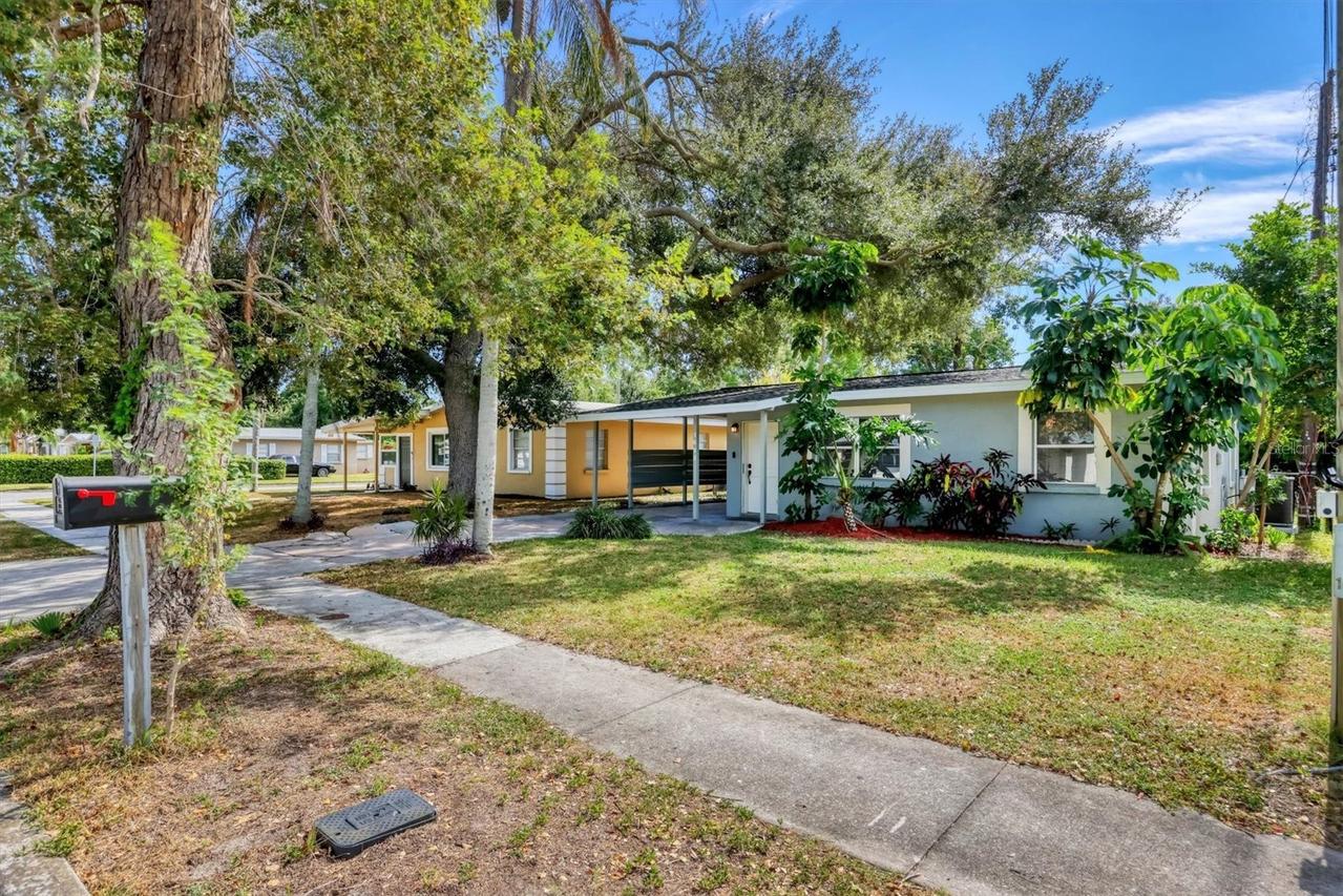 1622 29th St., Sarasota, FL 34234