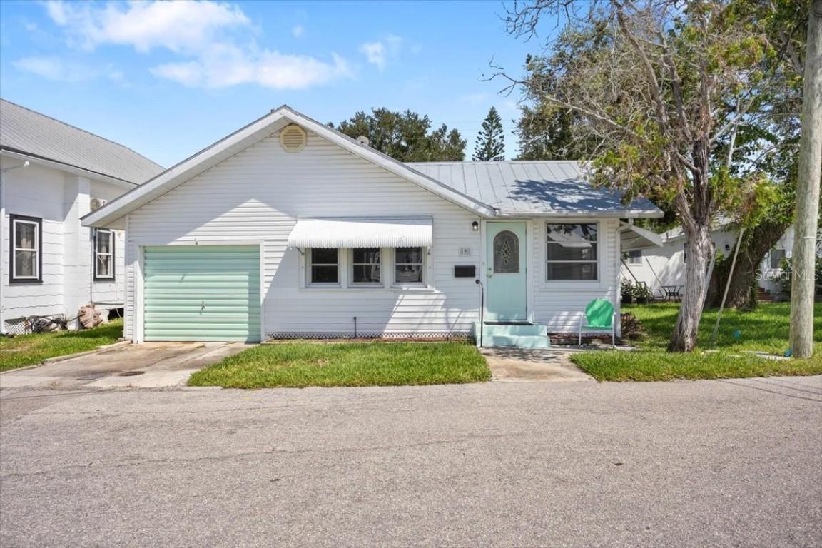 9 Seminole Dr., Bradenton, FL 34208