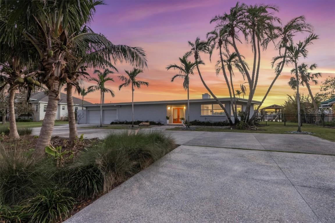 5915 Riverview Blvd., Bradenton, FL 34209