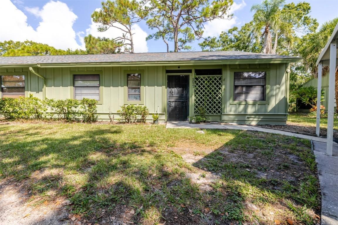 5021 Barrington Cir. #302, Sarasota, FL 34234