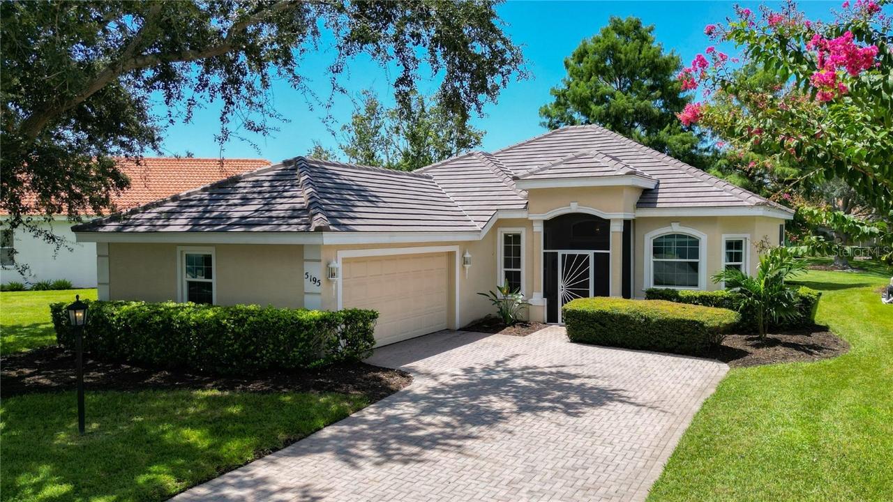 5195 Highbury Cir., Sarasota, FL 34238