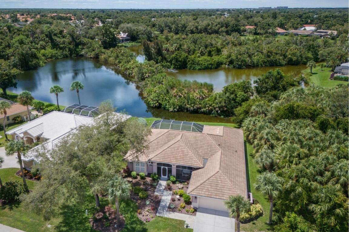 498 Lake Of The Woods Dr., Venice, FL 34293