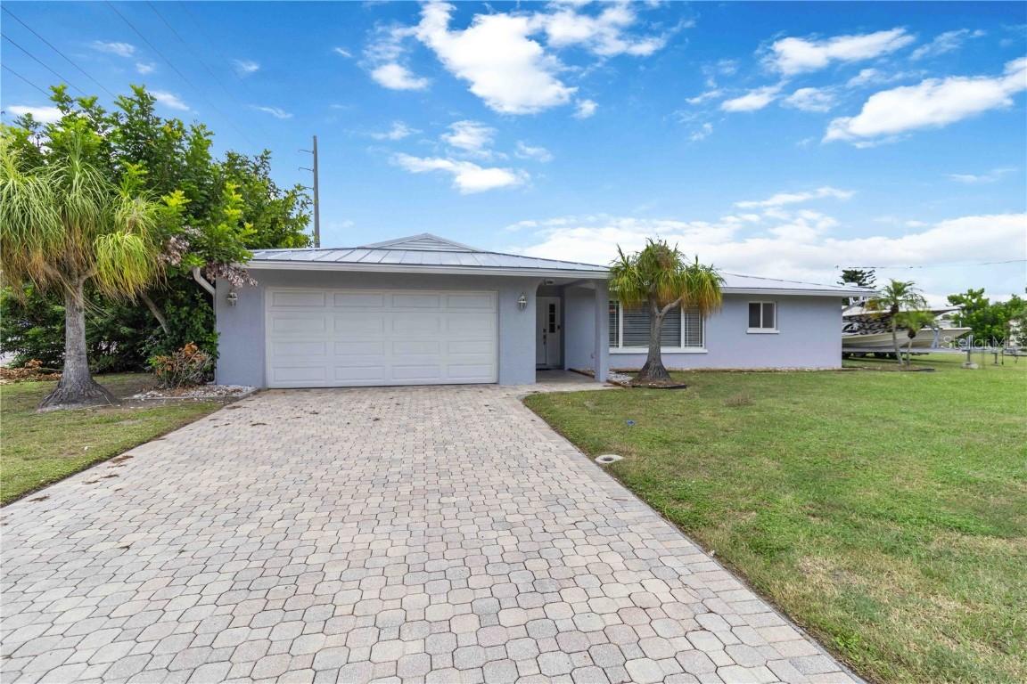 800 E 4th St., Englewood, FL 34223