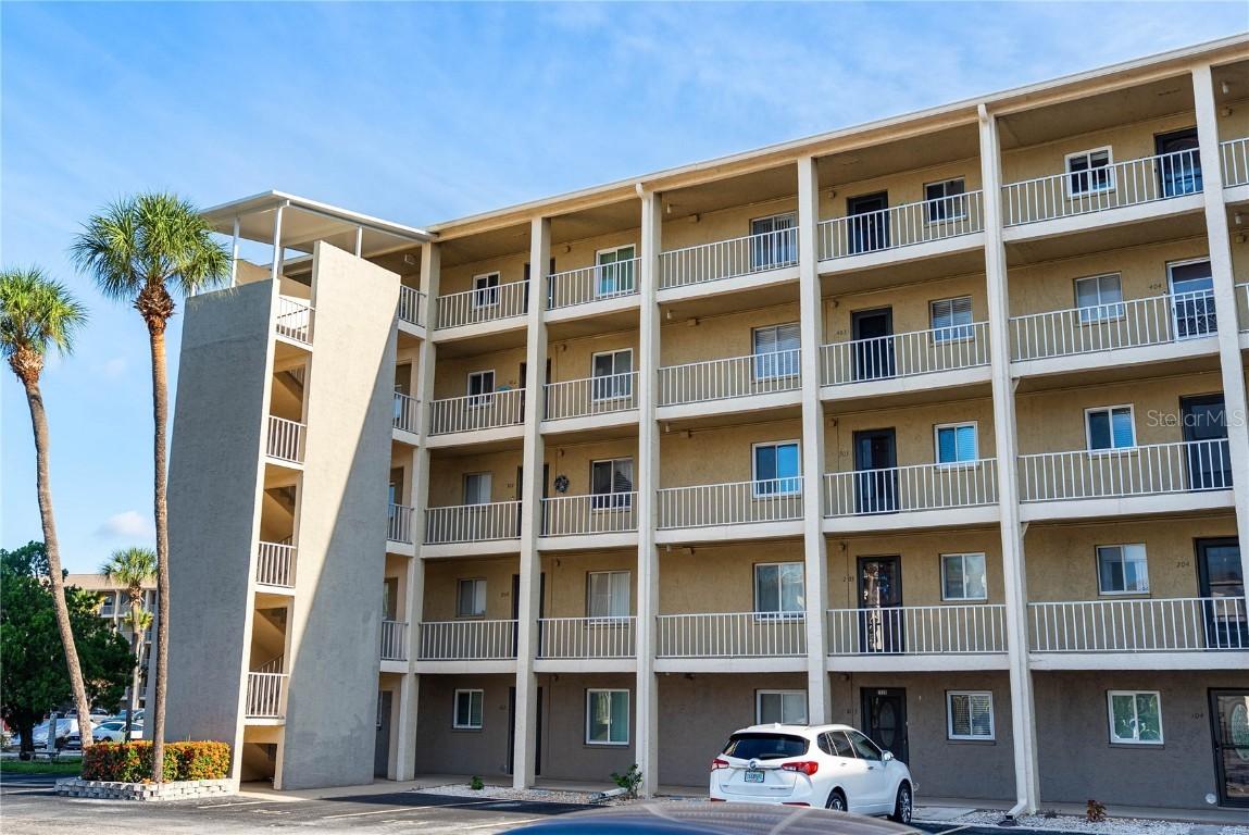 3653 Lake Bayshore Dr. #J503, Bradenton, FL 34205