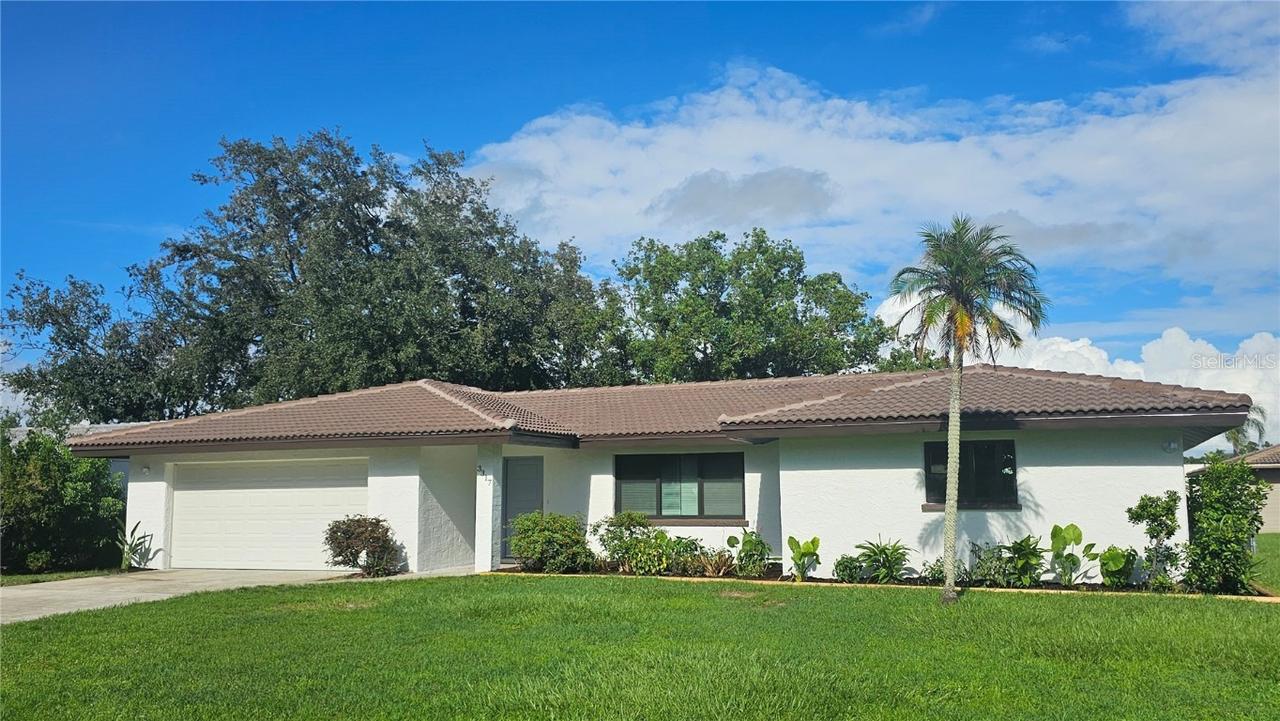 3317 Pine Valley Dr., Sarasota, FL 34239