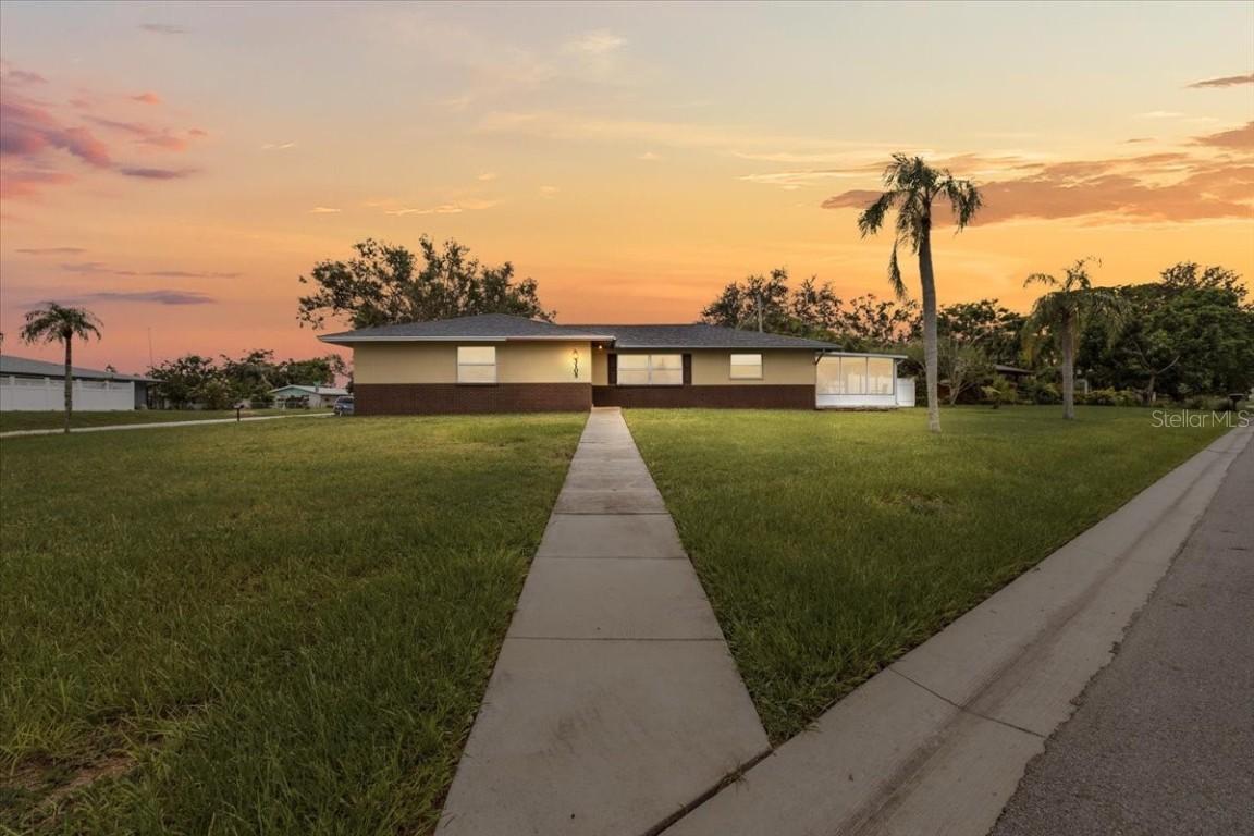 3105 Oxford Dr., Bradenton, FL 34205