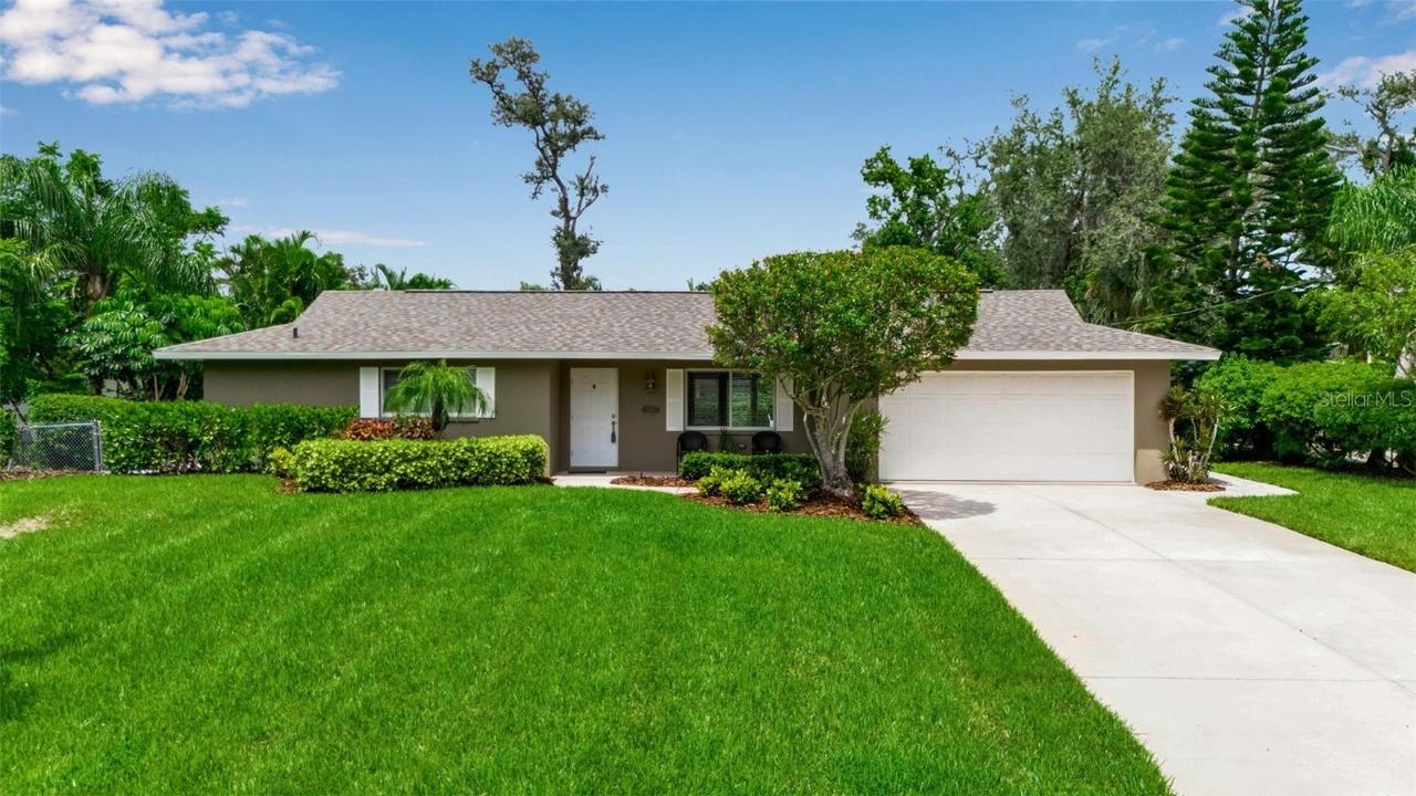 1833 Sandalwood Dr., Sarasota, FL 34231