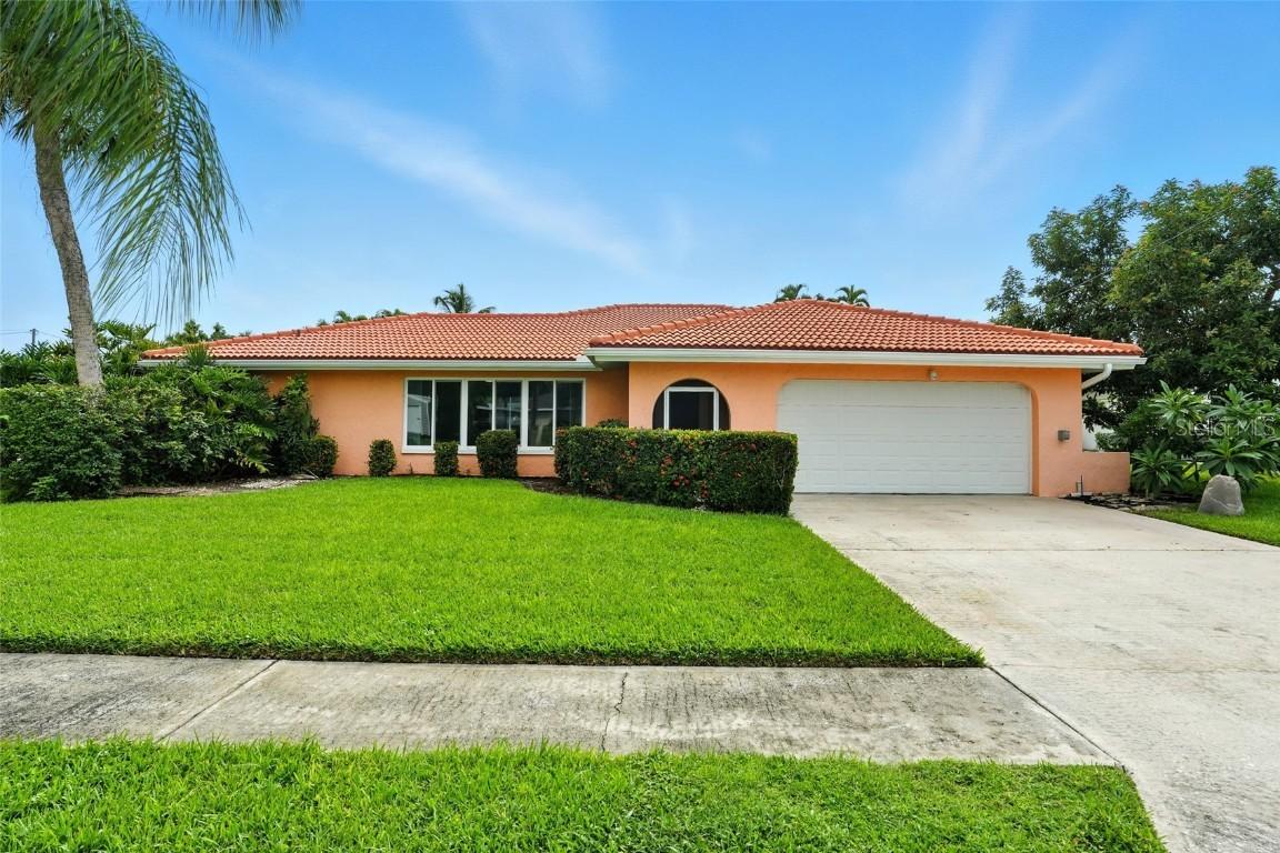 4558 Vinewood Cir., North Fort Myers, FL 33903