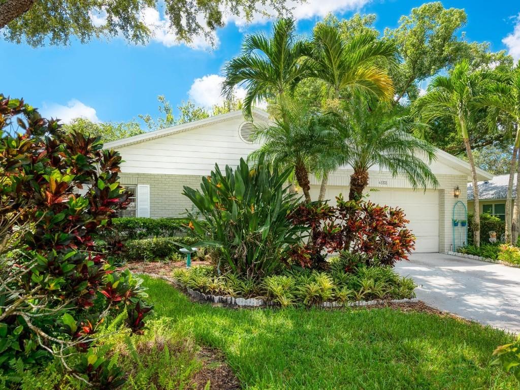 4888 Oak Run Dr., Sarasota, FL 34243