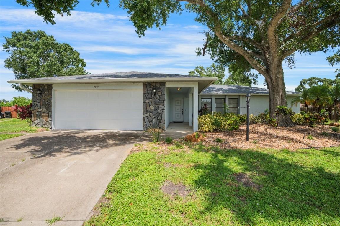 2044 Country Meadows Ln., Sarasota, FL 34235