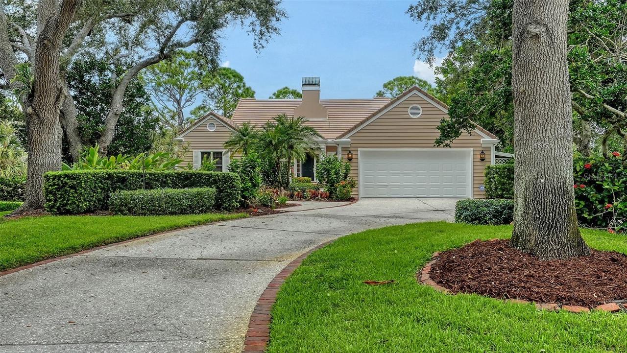 156 Bishopscourt Rd., Osprey, FL 34229