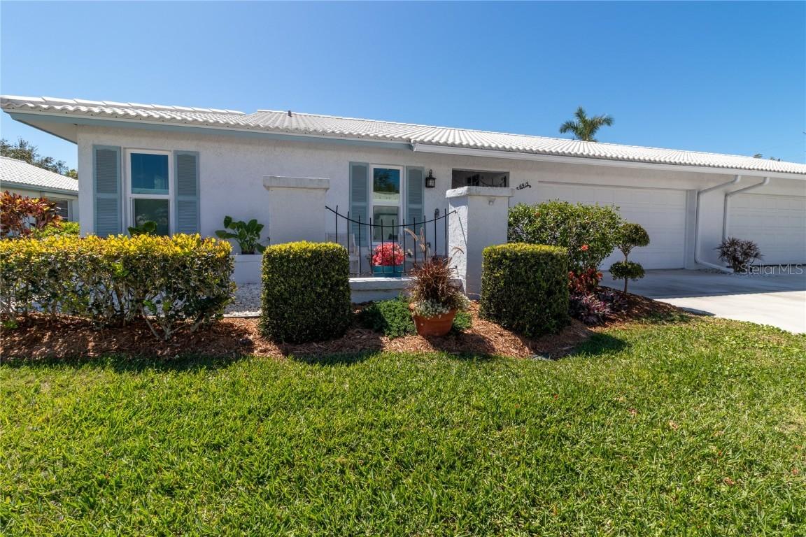 6913 8th Ave., Bradenton, FL 34209