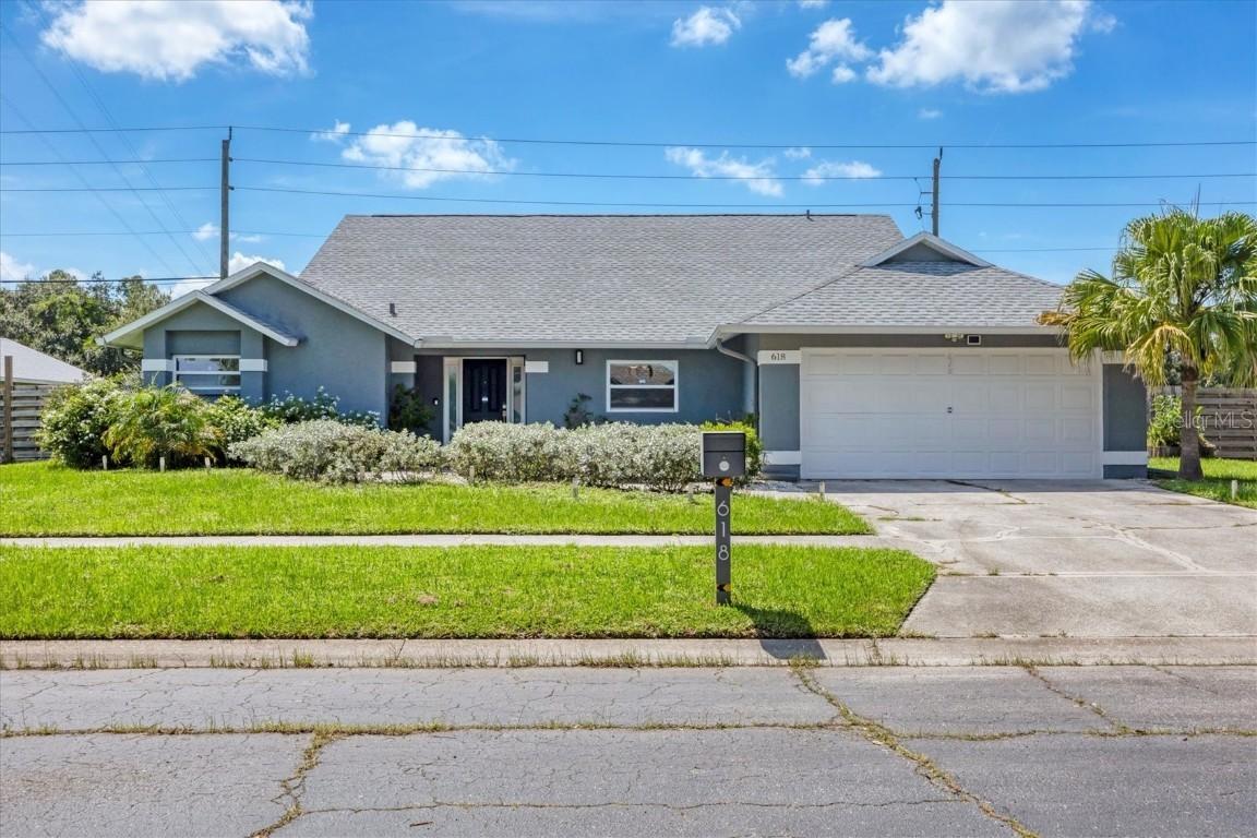 618 Eastpointe Ct., Sarasota, FL 34232