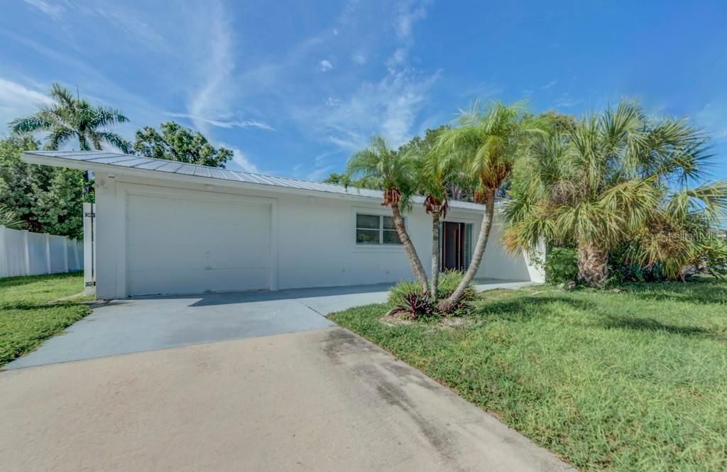 2138 Pine Ter., Sarasota, FL 34231