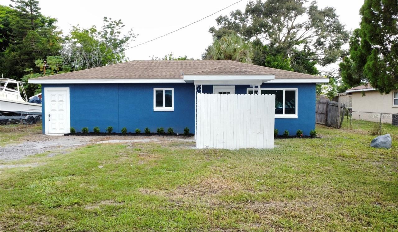 2132 4th St., Bradenton, FL 34208