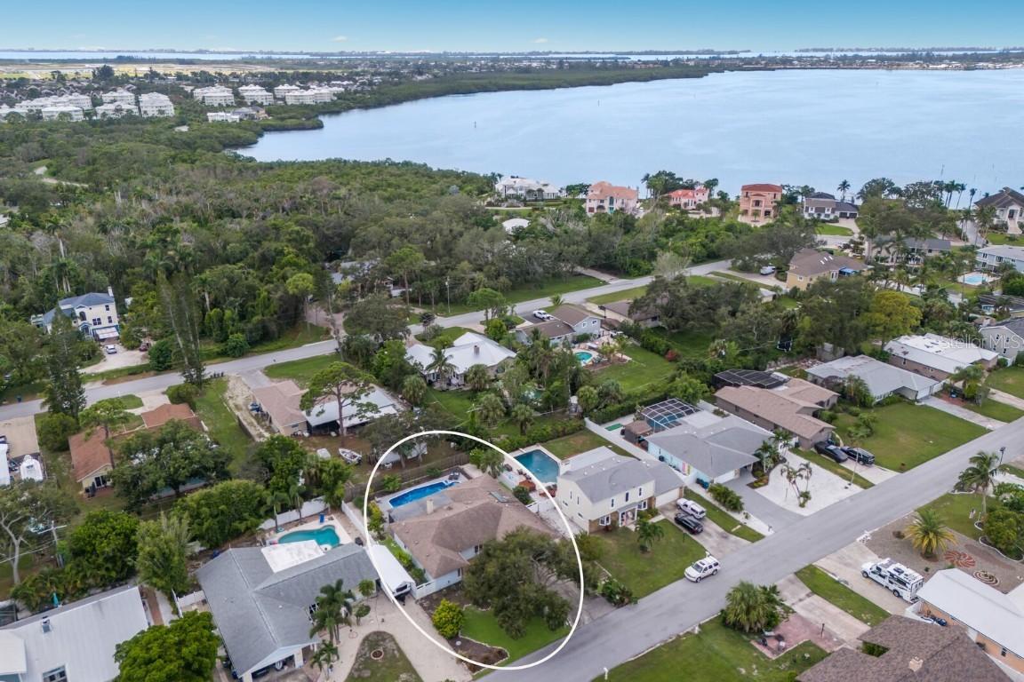 7711 25th Ave., Bradenton, FL 34209