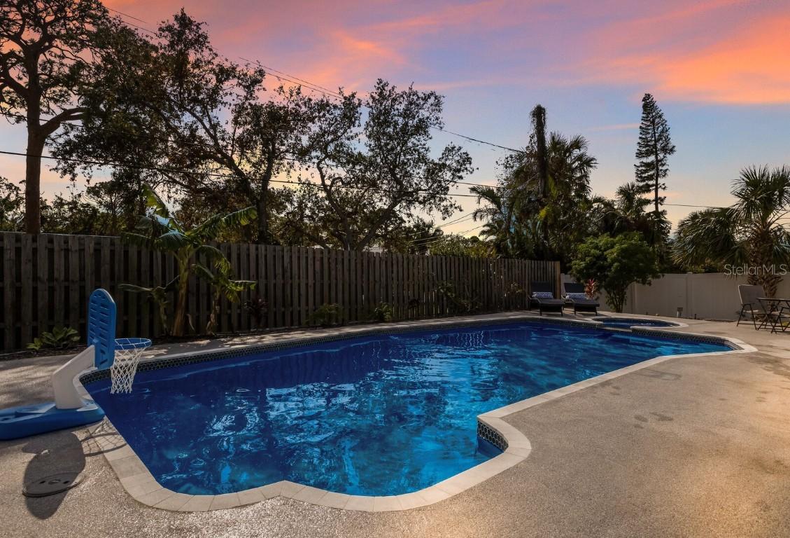 7711 25th Ave., Bradenton, FL 34209