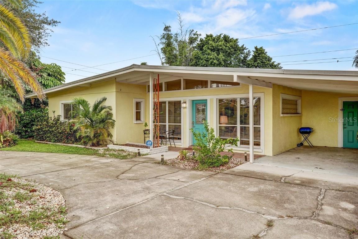2845 Wood St., Sarasota, FL 34237