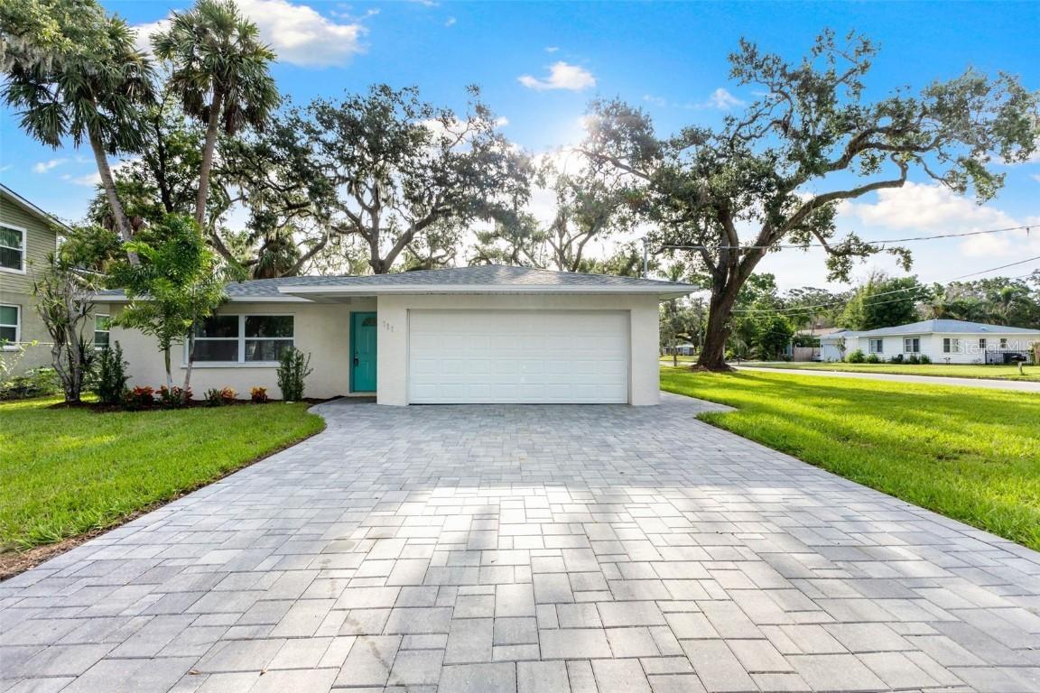111 17th St., Bradenton, FL 34208