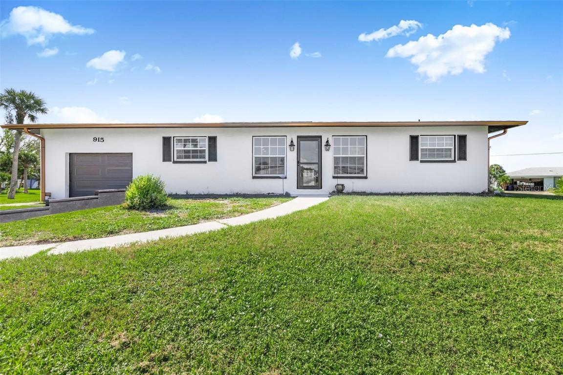 915 Suncrest Ln., Englewood, FL 34223