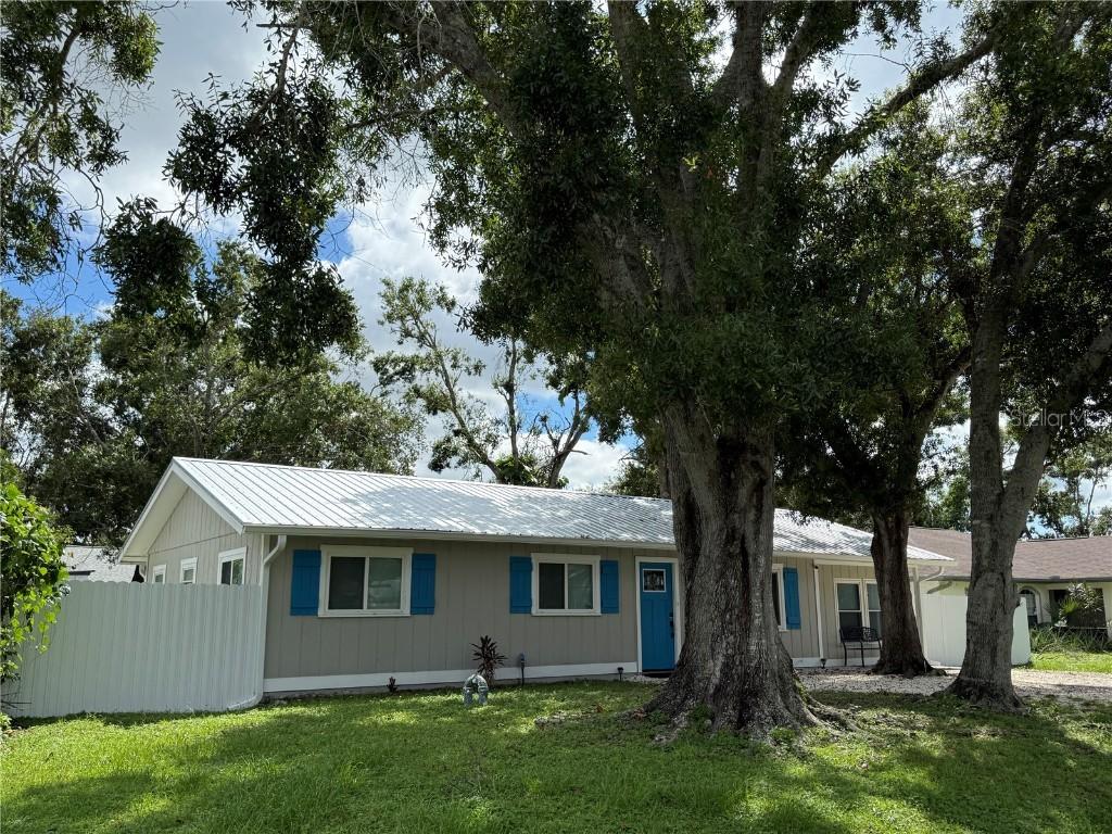 3988 San Luis Dr., Sarasota, FL 34235
