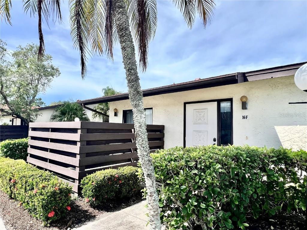 5400 34th St W #F16, Bradenton, FL 34210