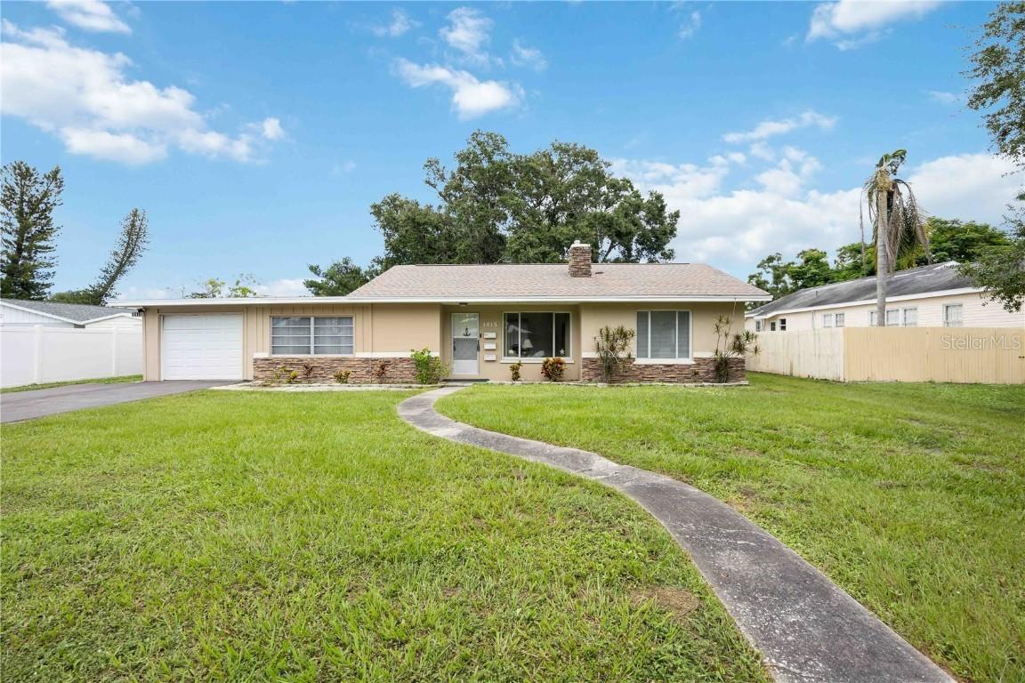 1415 26th St W #1, Bradenton, FL 34205