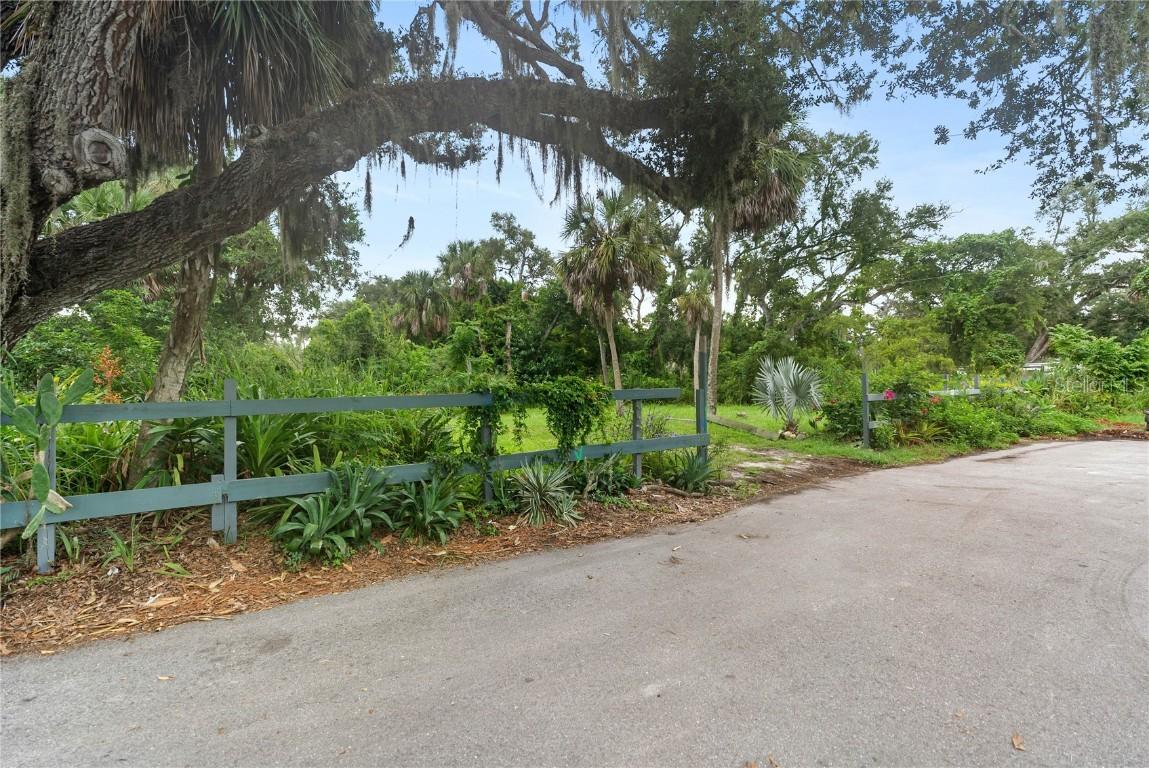 1277 43rd St., Sarasota, FL 34234