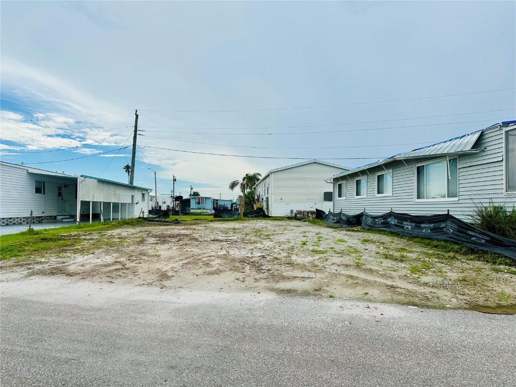 359 Tampico Dr., Palmetto, FL 34221