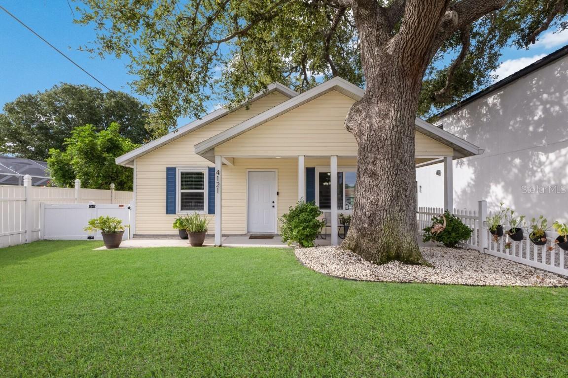 4121 9th Ave., Bradenton, FL 34205