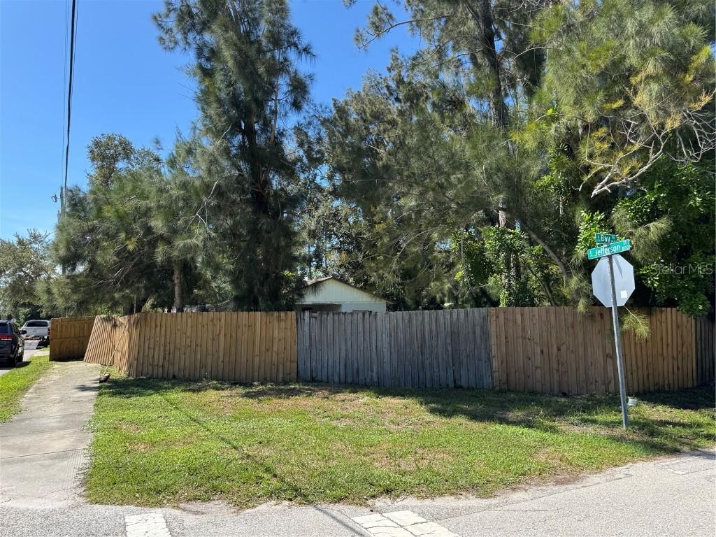 800 S Jefferson Ave., Sarasota, FL 34237