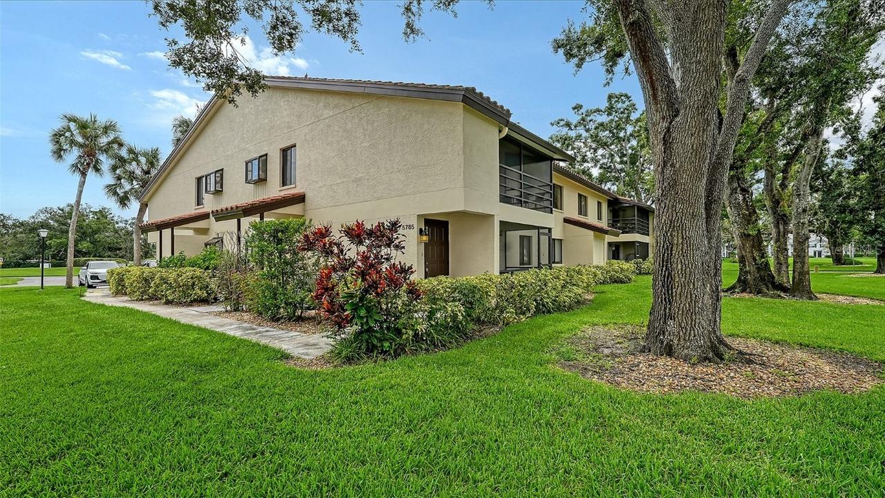 5785 Gardens Dr., Sarasota, FL 34243