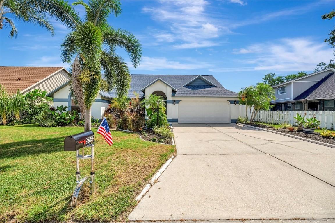 5742 Forester Oak Ct., Sarasota, FL 34243