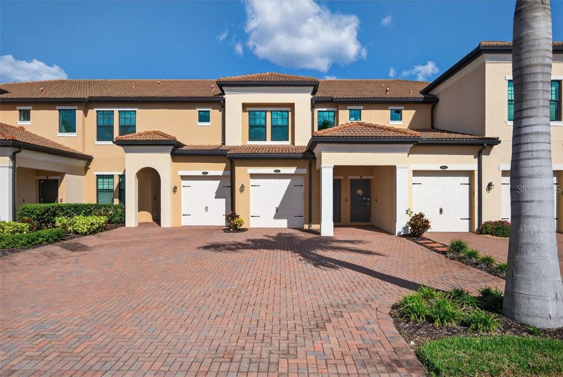 10047 Crooked Creek Dr. #202, Venice, FL 34293