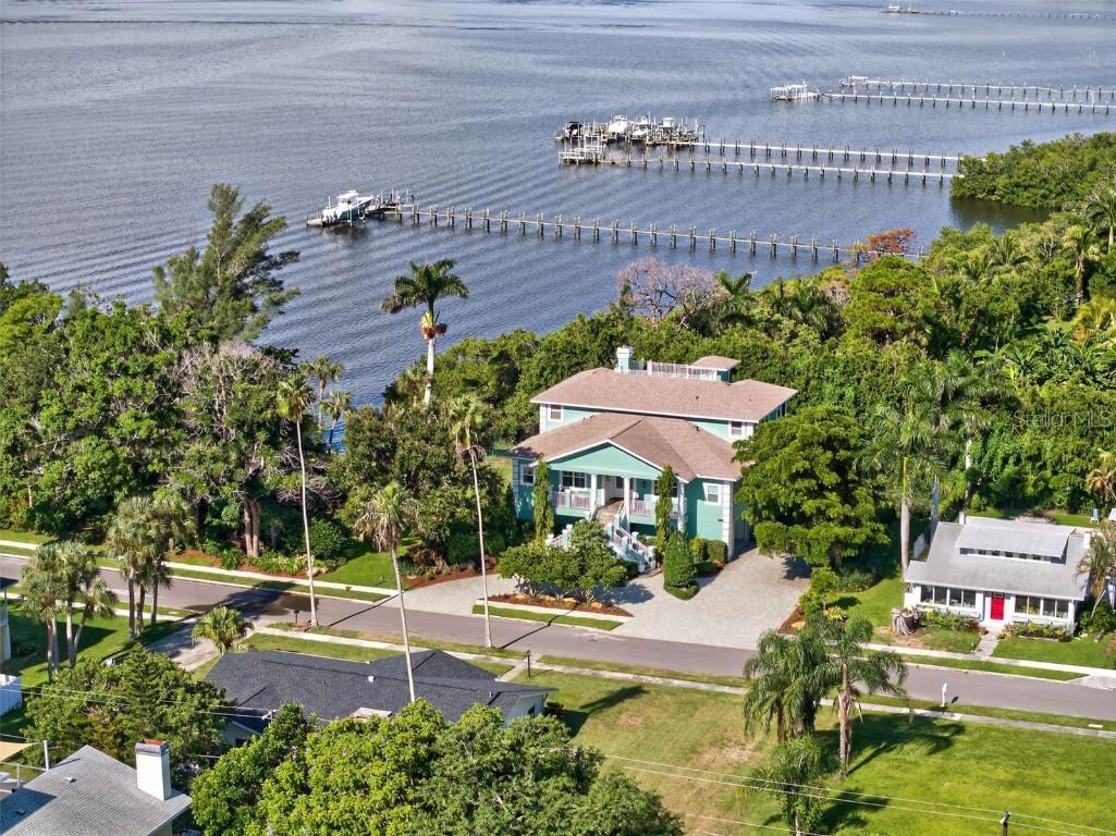508 84th St., Bradenton, FL 34209