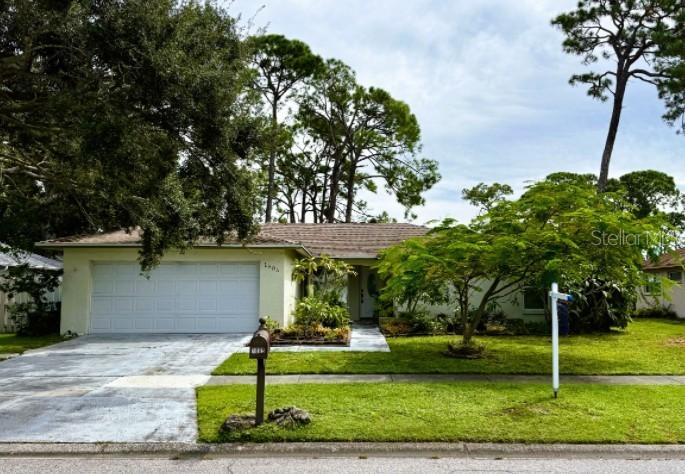 1805 Springwood Dr., Sarasota, FL 34232