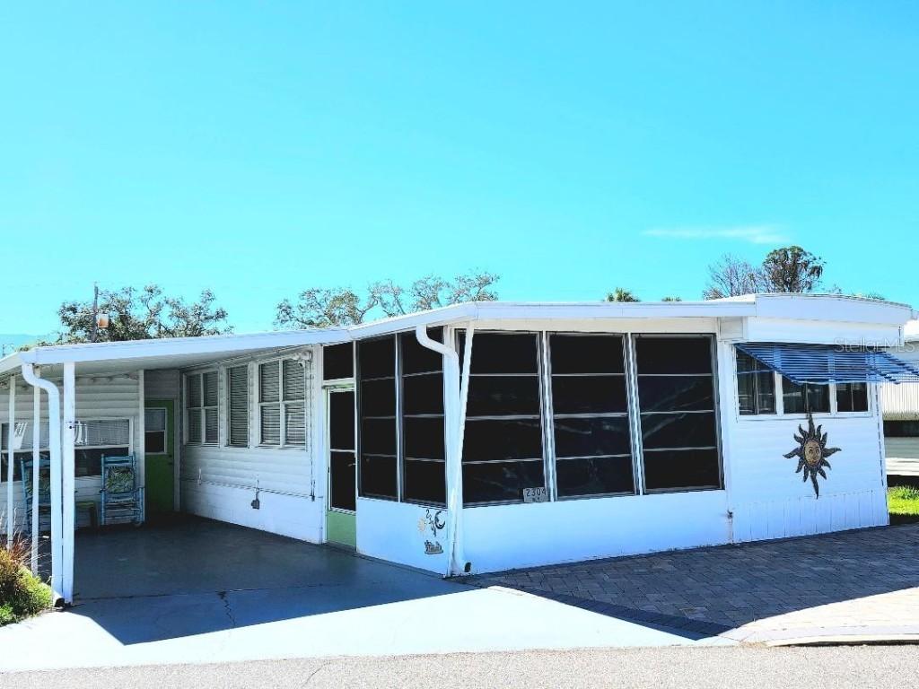 2304 New York Ave., Bradenton, FL 34207