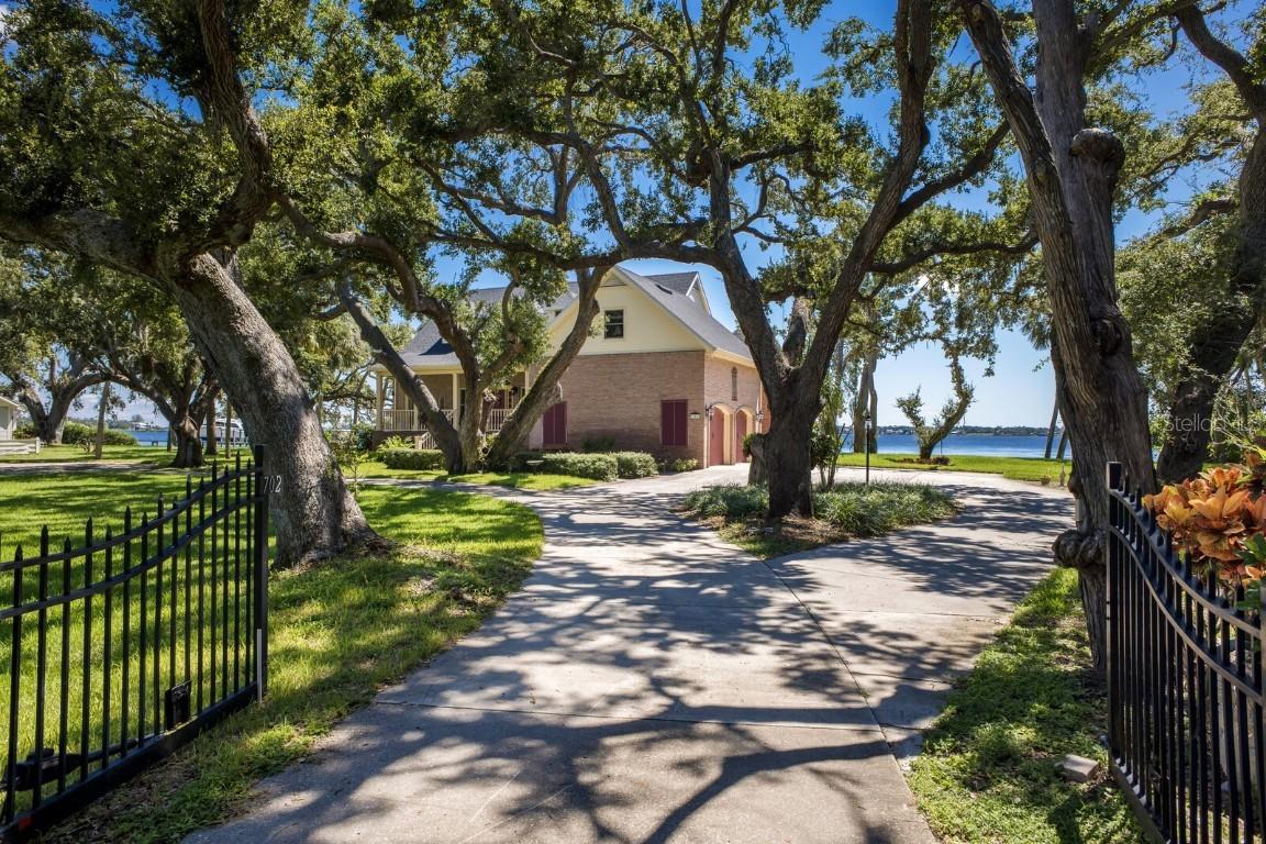 702 32nd Ave., Palmetto, FL 34221