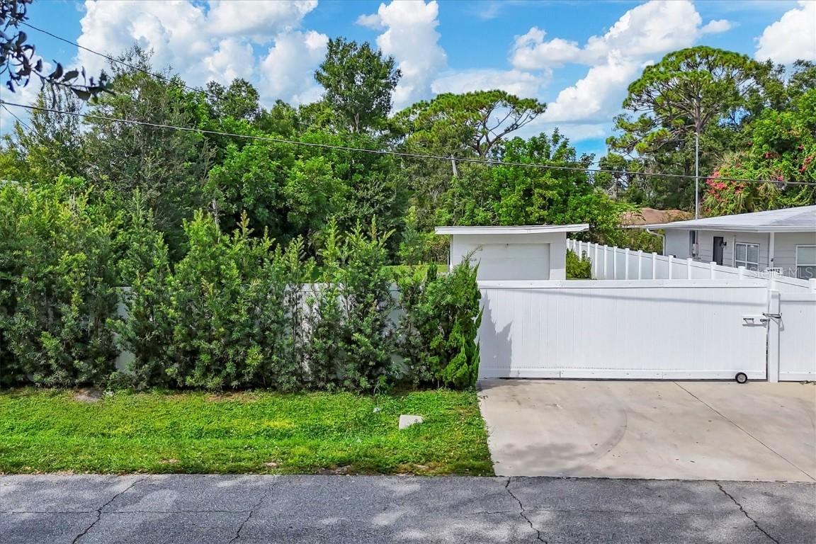 Stardust Pl., Sarasota, FL 34232